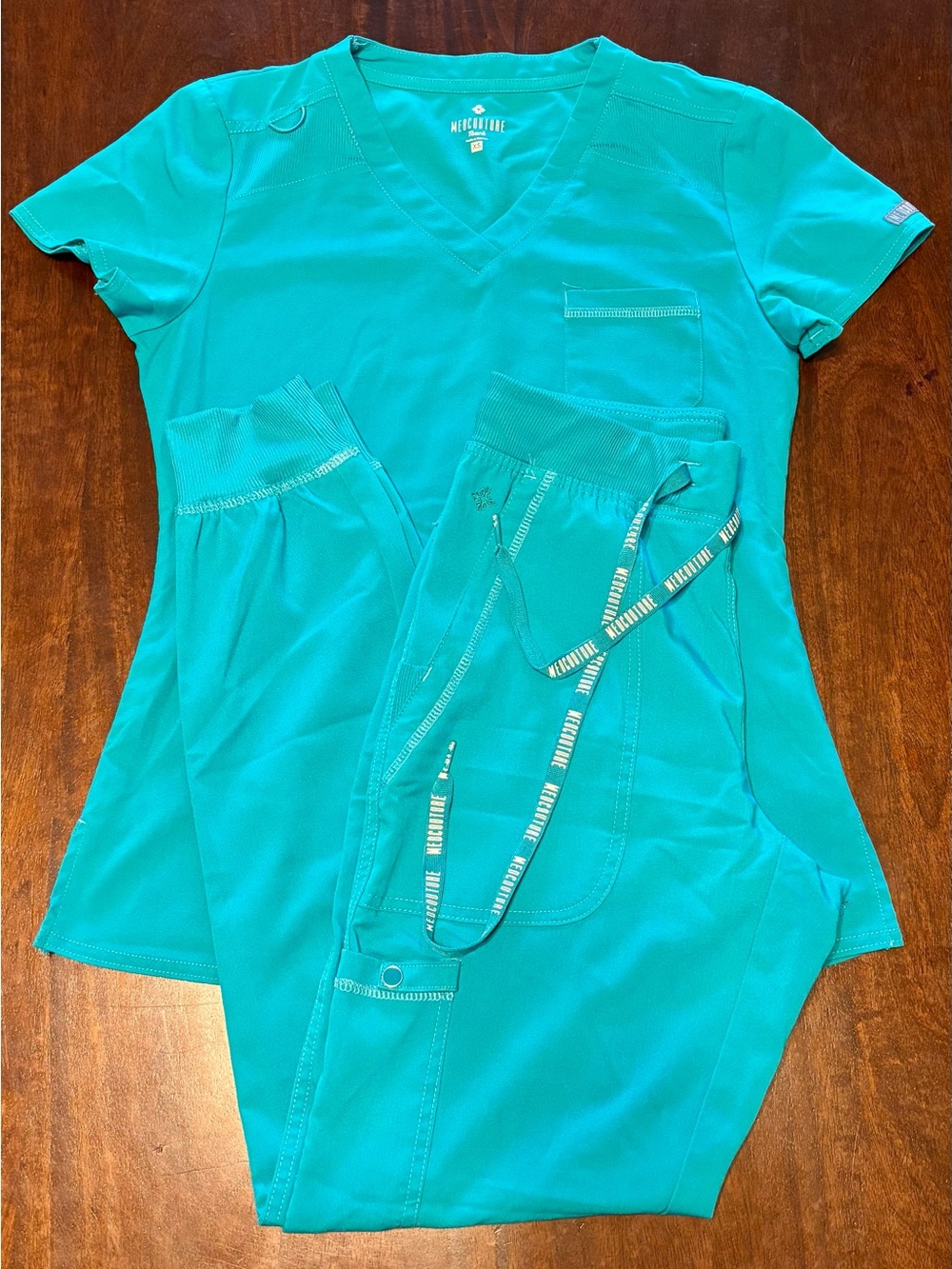 MedCouture Women's V-Neck Scrub Top and Jogger Set in Teal